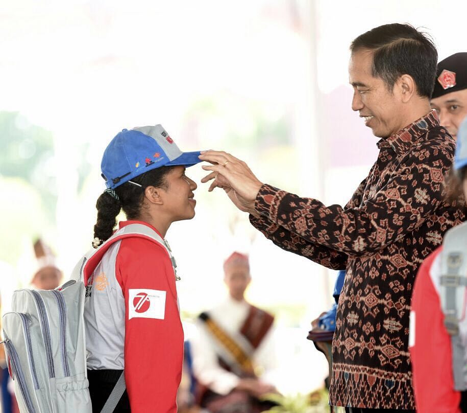 10 Momen Jokowi akrab dengan anak kecil, kerap digendongnya