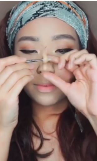 Tren kecantikan unik, gunakan lilin demi hidung mancung