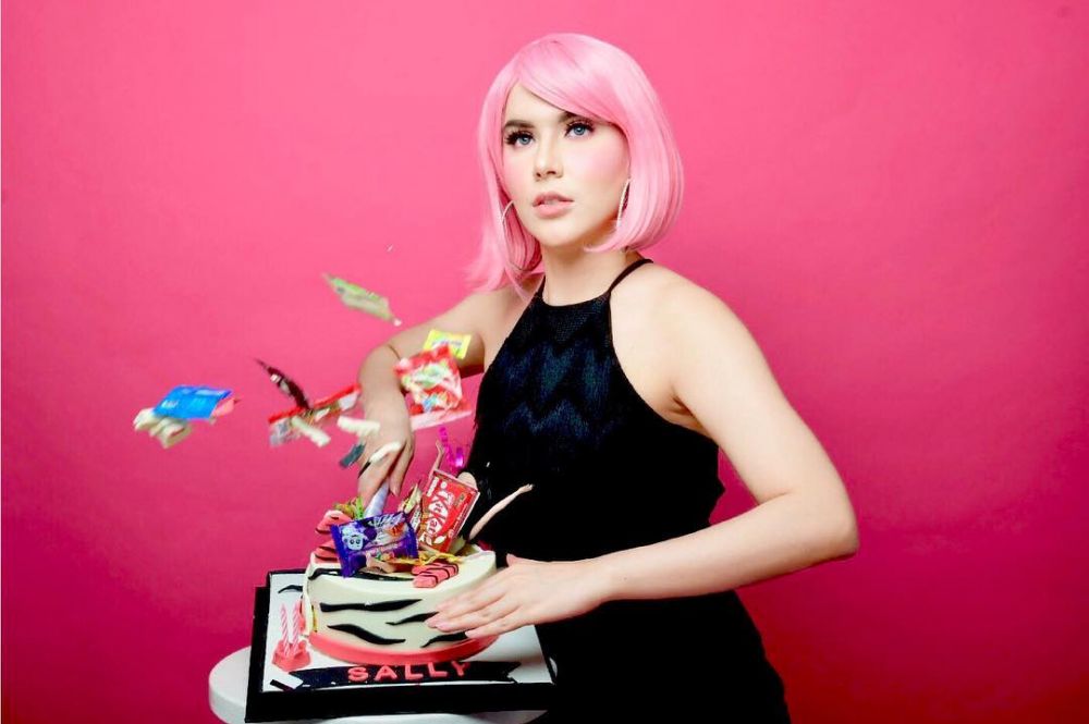 15 Potret Sally Adelia bergaya bak Barbie, pesonanya memikat