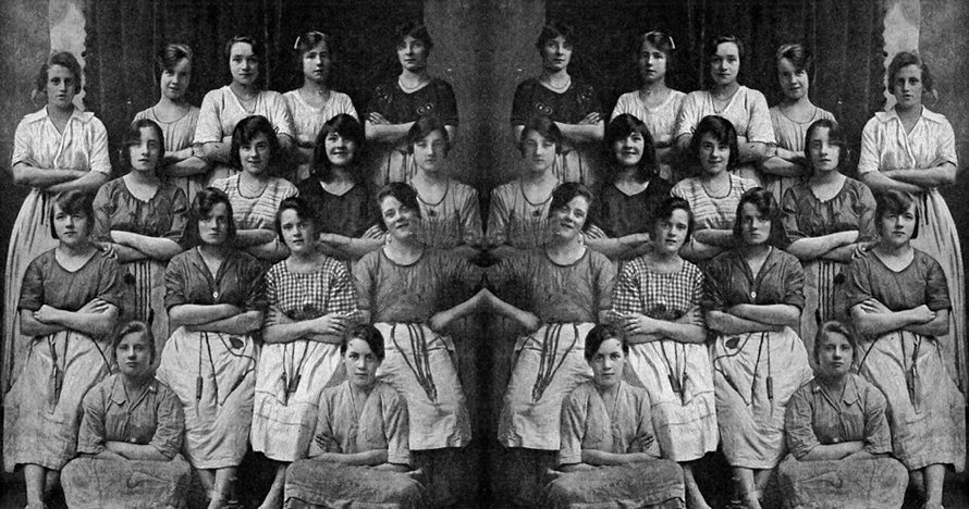 Penampakan hantu di foto era 1900-an ini nakutin, kamu bisa temukan?