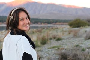 Ini yang selalu dibawa Nadine Chandrawinata saat traveling