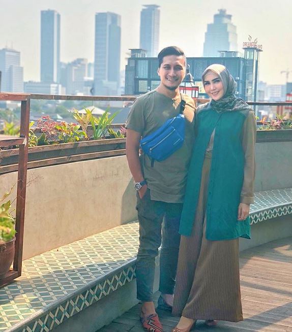 15 Potret Arie Untung & Fenita Arie usai hijrah, bikin hati adem