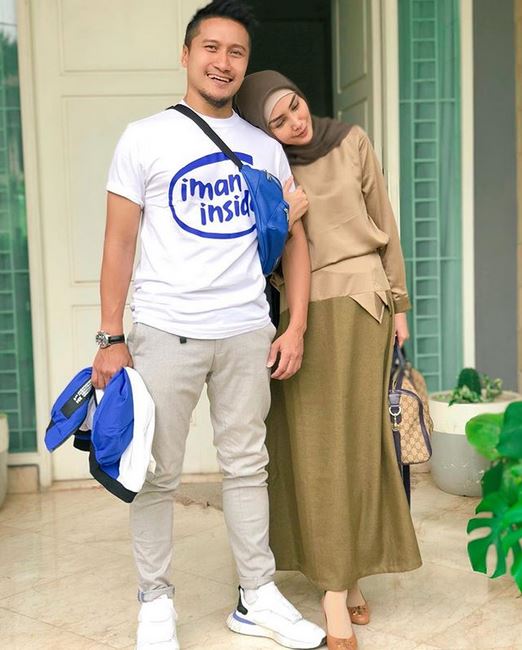 15 Potret Arie Untung & Fenita Arie usai hijrah, bikin hati adem