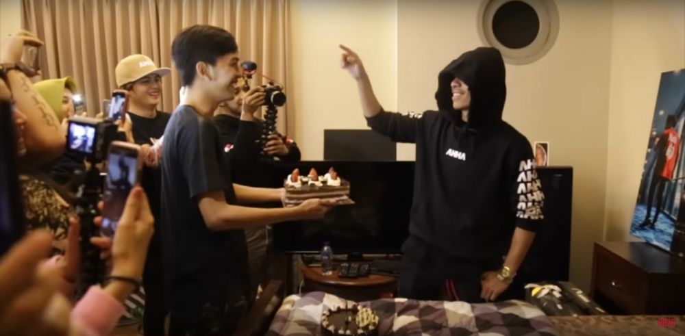 15 Momen kejutan ulang tahun Atta Halilintar, mobilnya nabrak