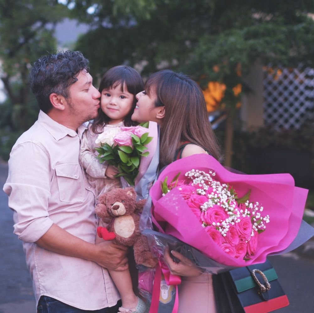 Gisella gugat cerai Gading, ini 10 momen kenangan kemesraannya