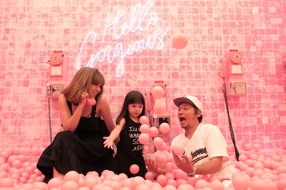 10 Foto kebersamaan Gisel & Gading momong Gempi, harmonis banget