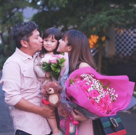 10 Potret perayaan momen penting keluarga Gading dan Gisel