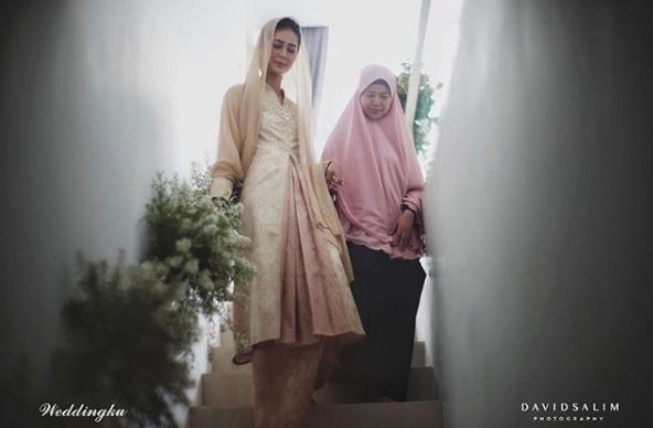 15 Momen siraman Baim Wong & Paula Verhoeven, sakral penuh haru