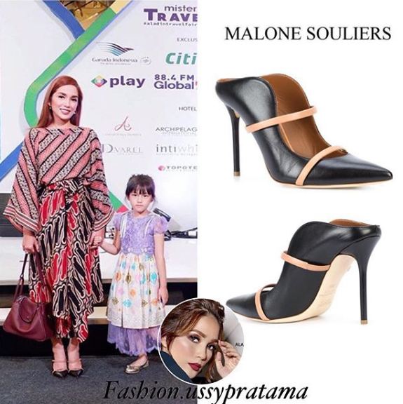 10 Sepatu hak tinggi Ussy Sulistiawaty, ada seharga motor matic