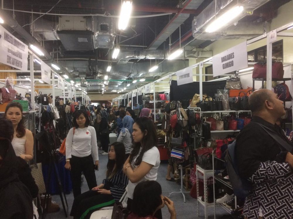 Jadi artis tenar, Ayu Dewi masih gemar belanja barang second