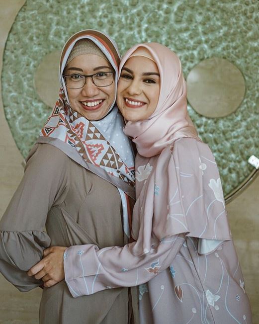 13 Potret Irish Bella saat berhijab, pesonanya kian terpancar