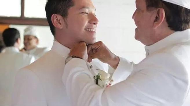 10 Potret Gading bareng Roy Marten ini nuansanya haru