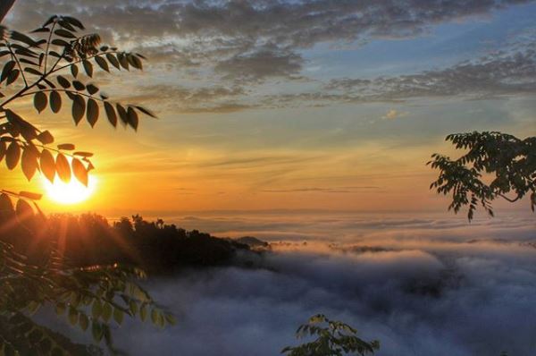 20 Tempat terbaik di Jogja & Jateng untuk menikmati sunrise