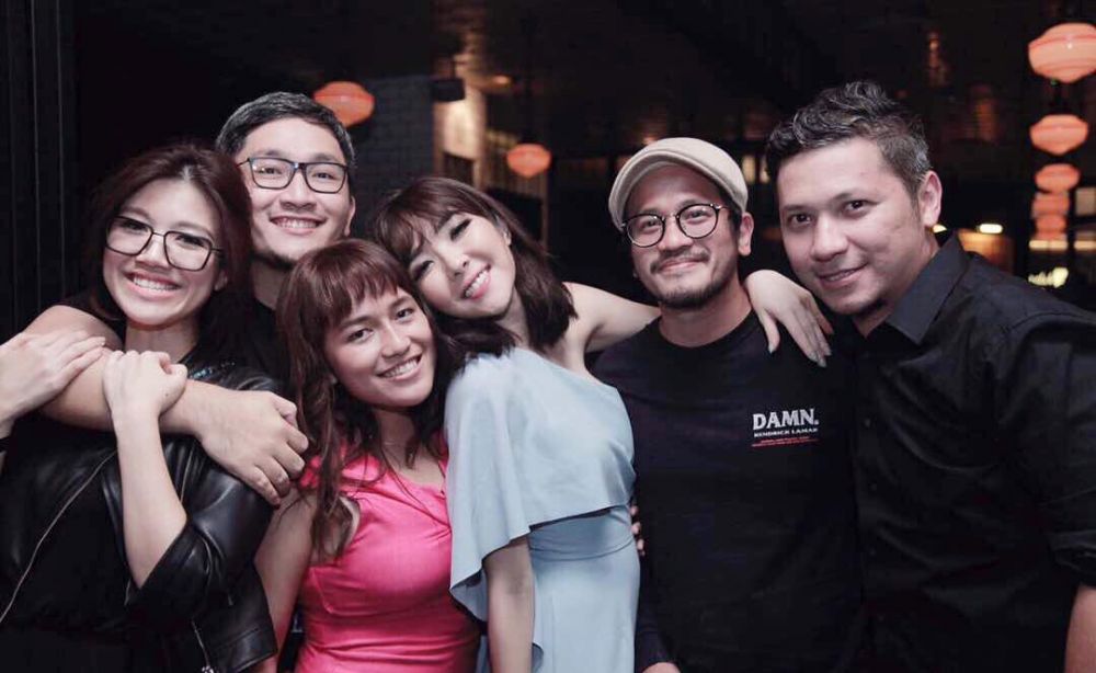 12 Potret persahabatan Gisel & Sri Devi, kisahya jadi sorotan