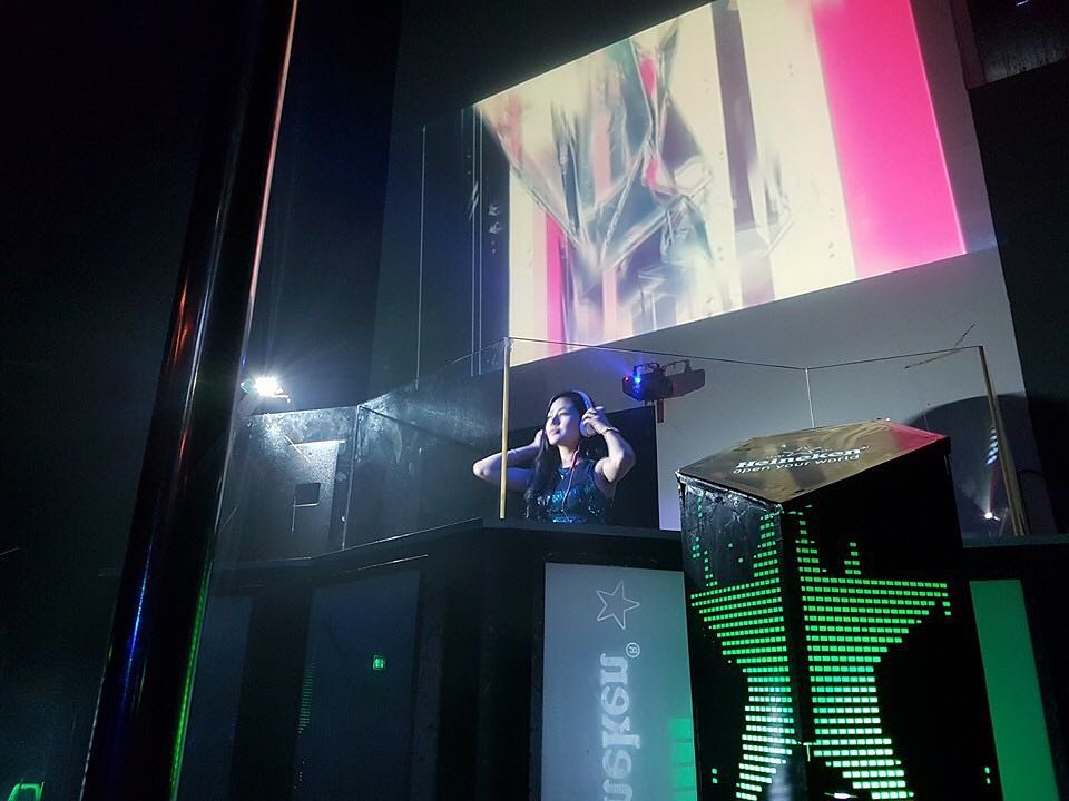 10 Aksi Icha Gween saat di panggung DJ, keren abis