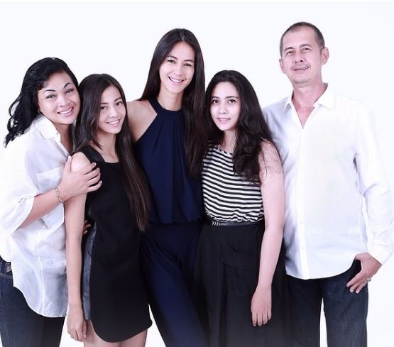 12 Potret kebersamaan Paula Verhoeven dan adiknya, sister goals