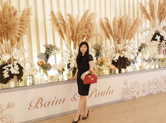 10 Foto dekorasi resepsi Baim Wong & Paula Verhoeven, penuh bunga