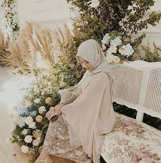 10 Foto dekorasi resepsi Baim Wong & Paula Verhoeven, penuh bunga