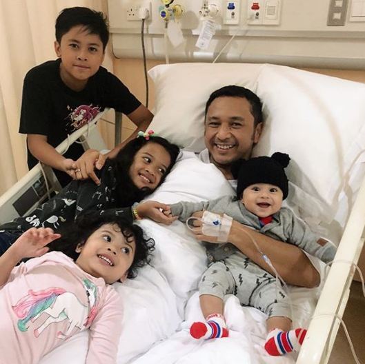 6 Potret Giring terbaring di rumah sakit, jalani operasi pertama