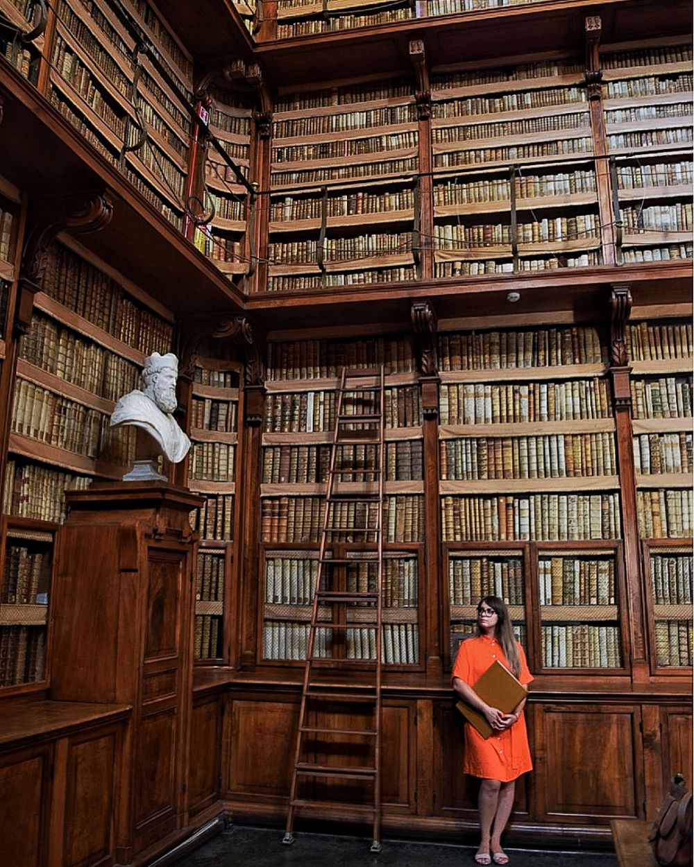 16 Perpustakaan ini mirip di Hogwarts, bikin berimajinasi