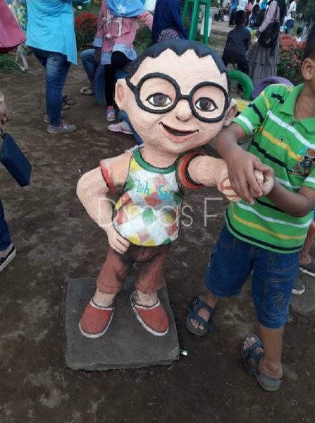 9 Patung tokoh Upin & Ipin ini bentuknya bikin tepuk jidat