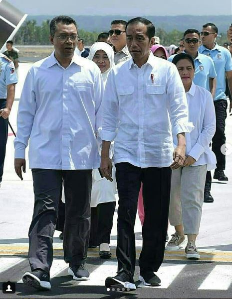 11 Gaya Iriana Jokowi mengenakan sneakers, curi perhatian
