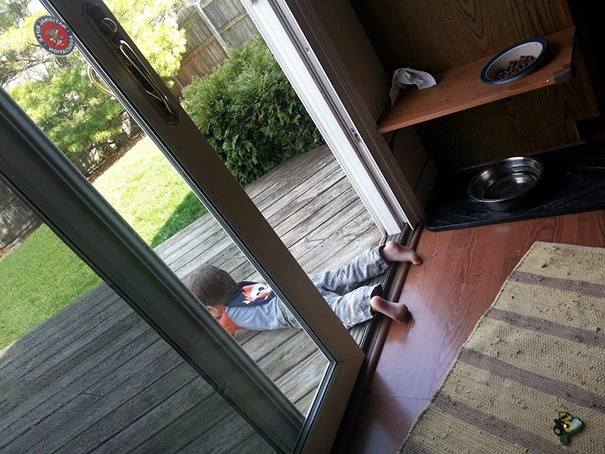 25 Aksi lucu orang taat peraturan ini bikin ketawa tepuk jidat