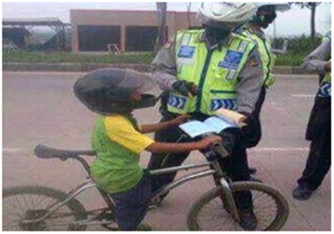 25 Aksi lucu orang taat peraturan ini bikin ketawa tepuk jidat