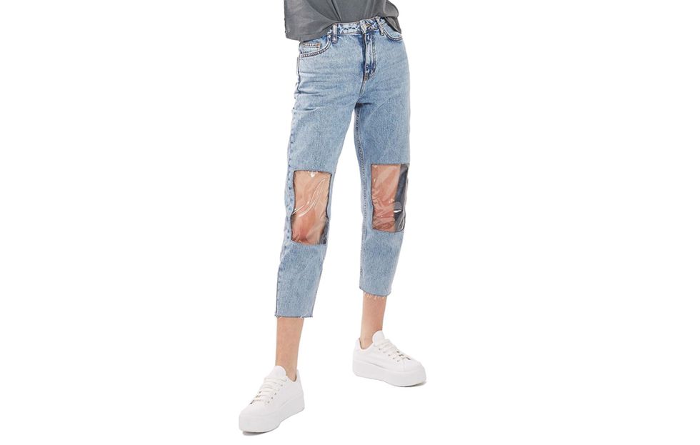 15 Model celana jeans ini absurd abis, bikin gagal paham