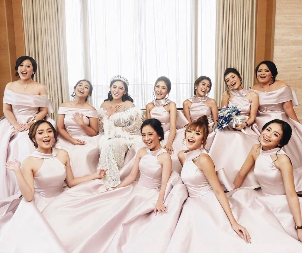 25 Inspirasi gaun bridesmaid di pernikahan seleb, bisa kamu tiru