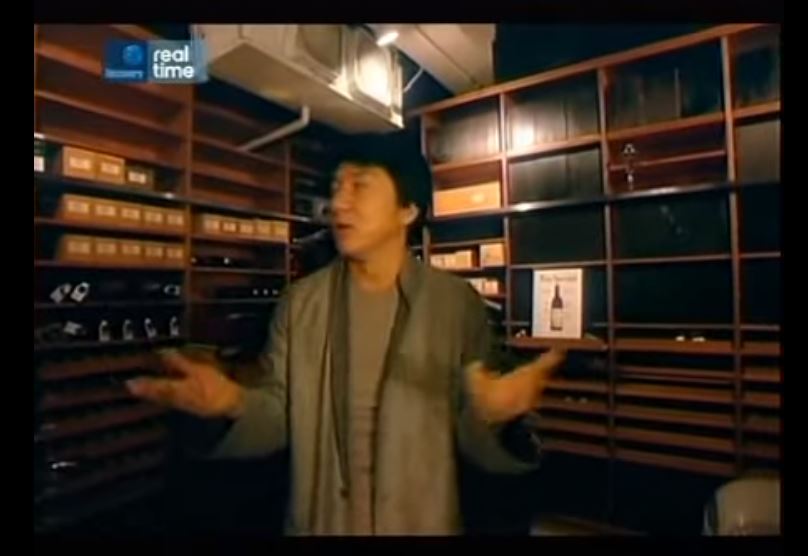 10 Penampakan rumah Jackie Chan, punya banyak pintu rahasia