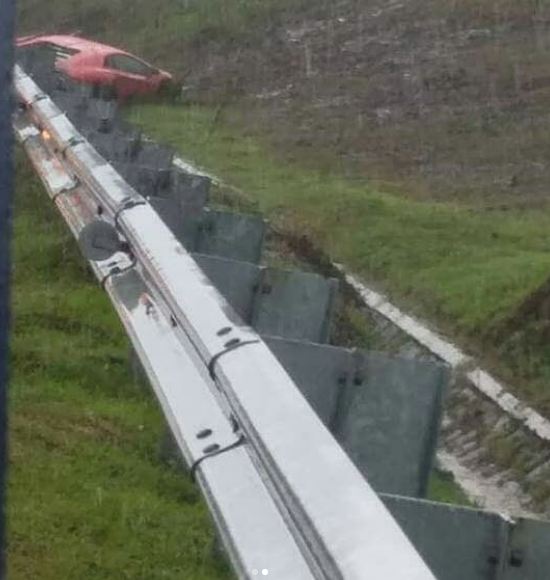 Detik-detik Lamborghini ngebut hingga celaka di tol Solo-Ngawi