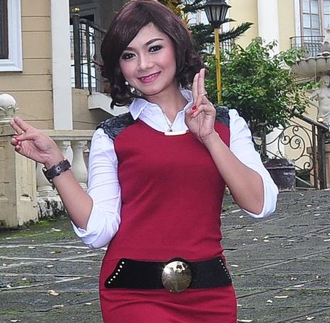 7 Biduan dangdut ini tak lupakan pendidikan, termasuk Nella Kharisma