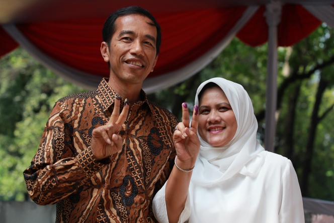 11 Momen Iriana Jokowi saat berhijab, cantiknya bersahaja