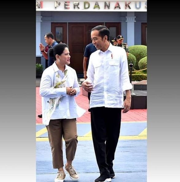 9 Gaya tokoh perempuan saat kenakan sneakers, termasuk Iriana 