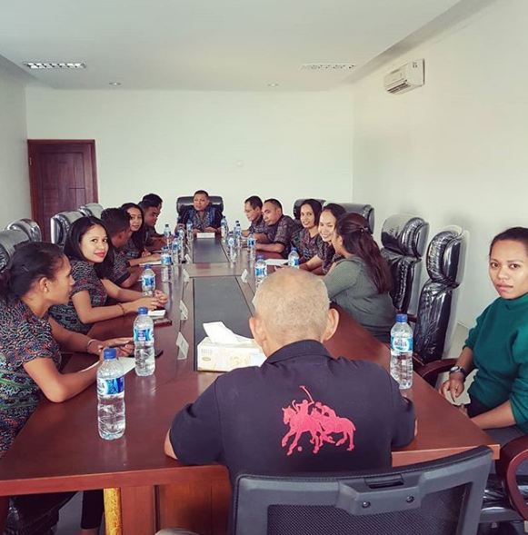 12 Potret ruang kerja Raul Lemos, rapi dan minimalis