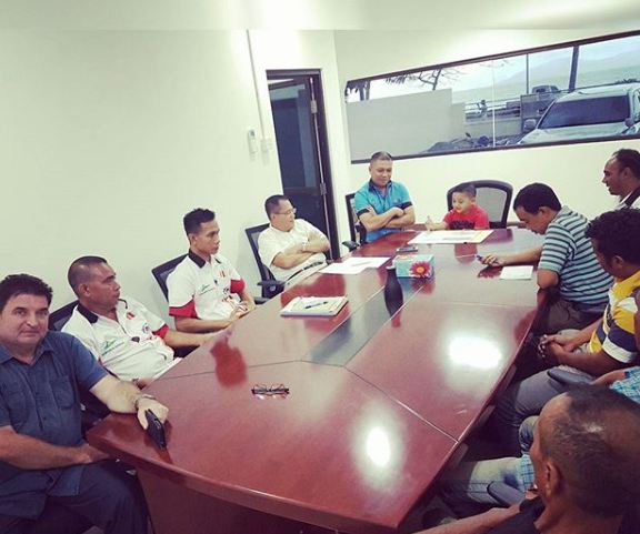 12 Potret ruang kerja Raul Lemos, rapi dan minimalis