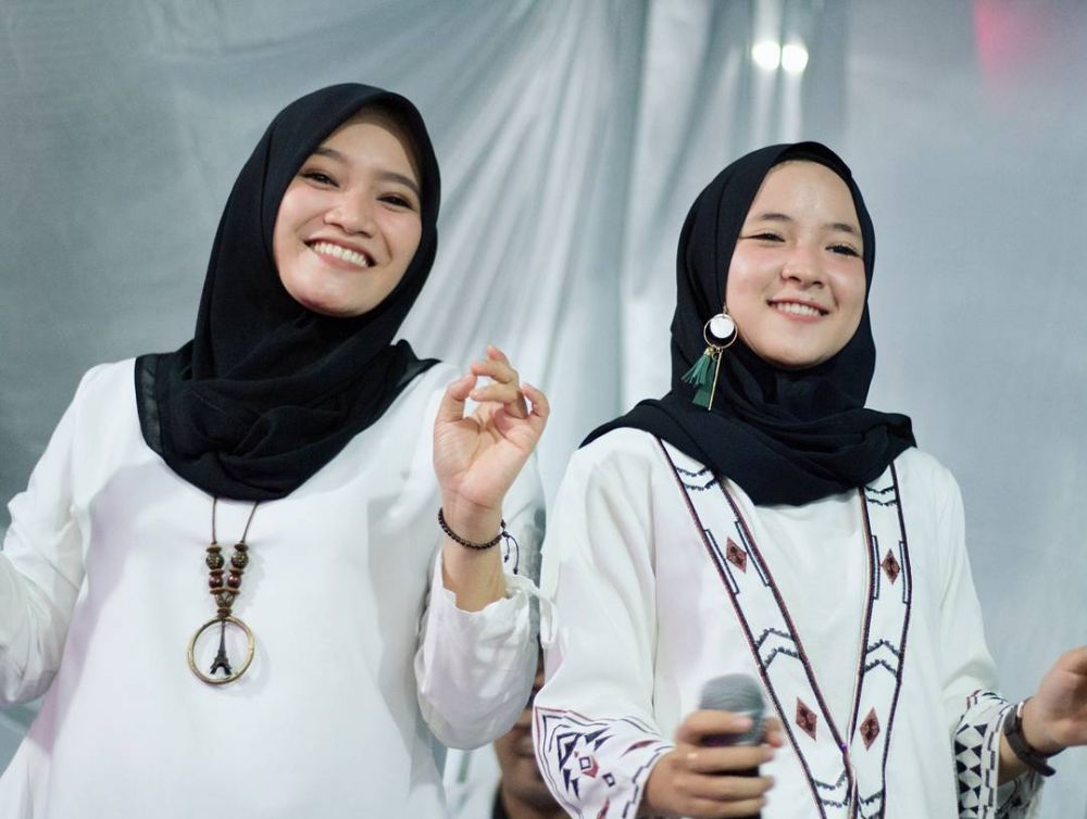 15 Aksi panggung Nissa Sabyan yang kalem dan menawan