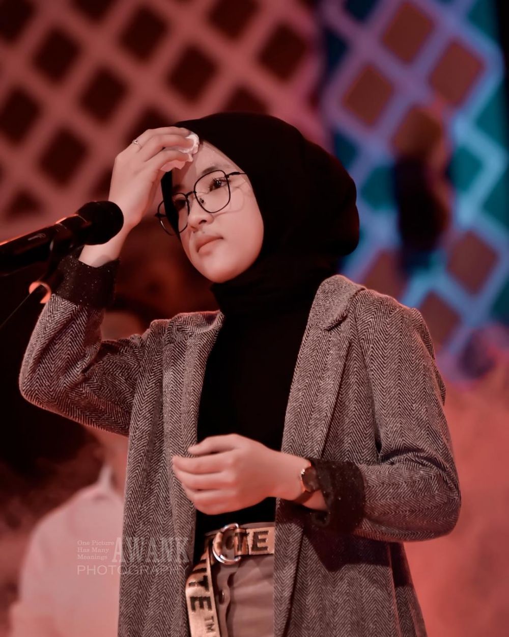 15 Aksi panggung Nissa Sabyan yang kalem dan menawan