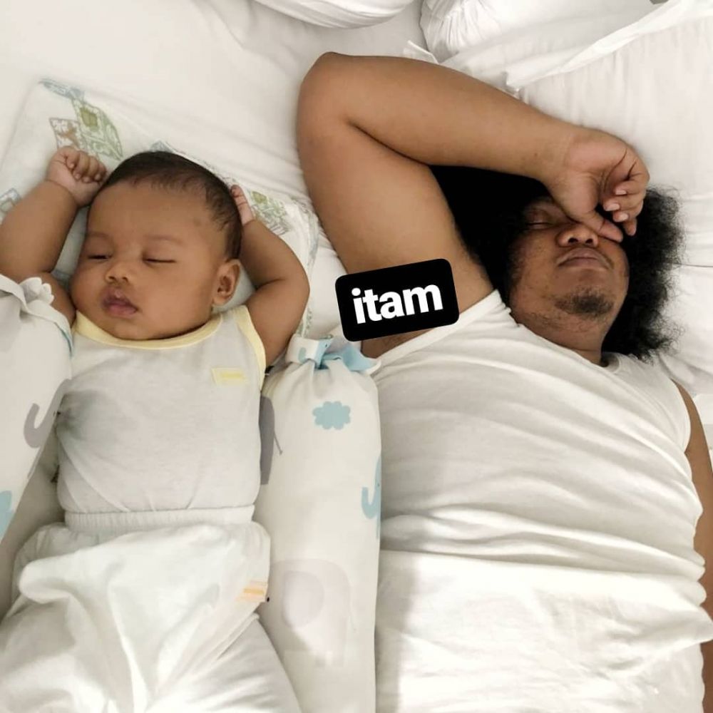 Jadi orangtua baru, ini 8 momen kocak Babe Cabita momong Bambino