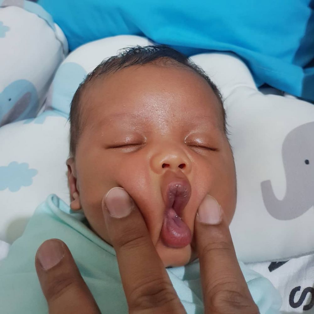 Jadi orangtua baru, ini 8 momen kocak Babe Cabita momong Bambino
