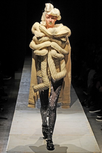 11 Model jaket ini nyeleneh banget, bikin geleng kepala