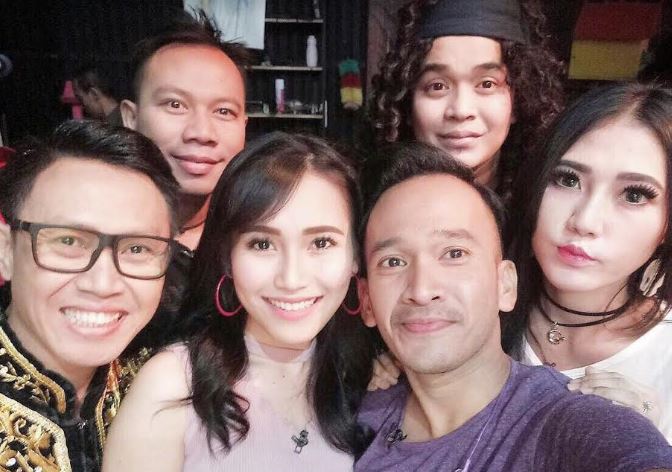 5 Reaksi Via Vallen dalam menghadapi para fans dan hater