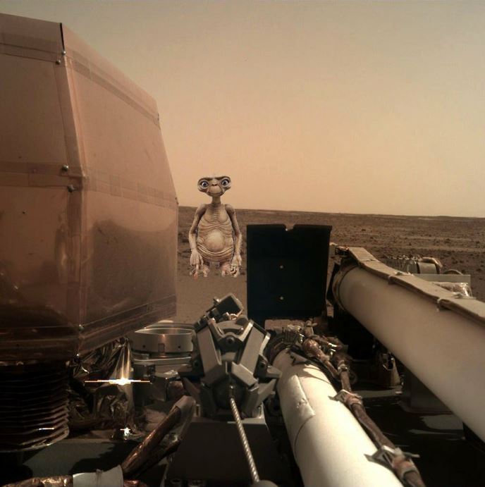 15 Foto editan saat NASA landing di Mars ini bikin ngakak