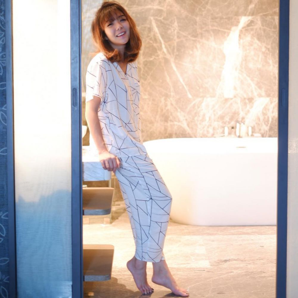 9 Potret Gisella Anastasia tanpa makeup, tetap memesona