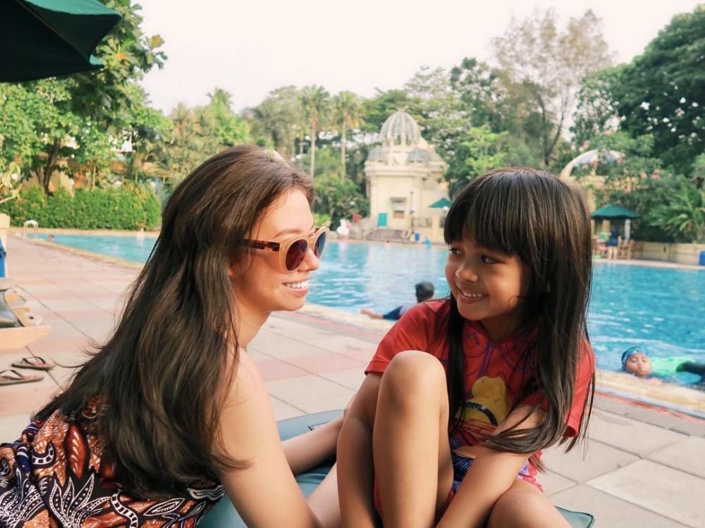 10 Momen kedekatan Yuki Kato & Sakura Kato, sister goals