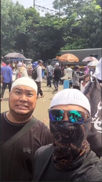 Aksi 7 seleb saat ikuti Reuni 212, ada yang sampai orasi