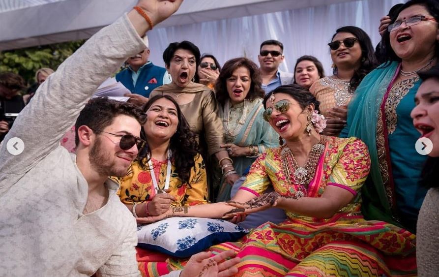 10 Foto pernikahan Priyanka Chopra & Nick Jonas, pesta kembang api