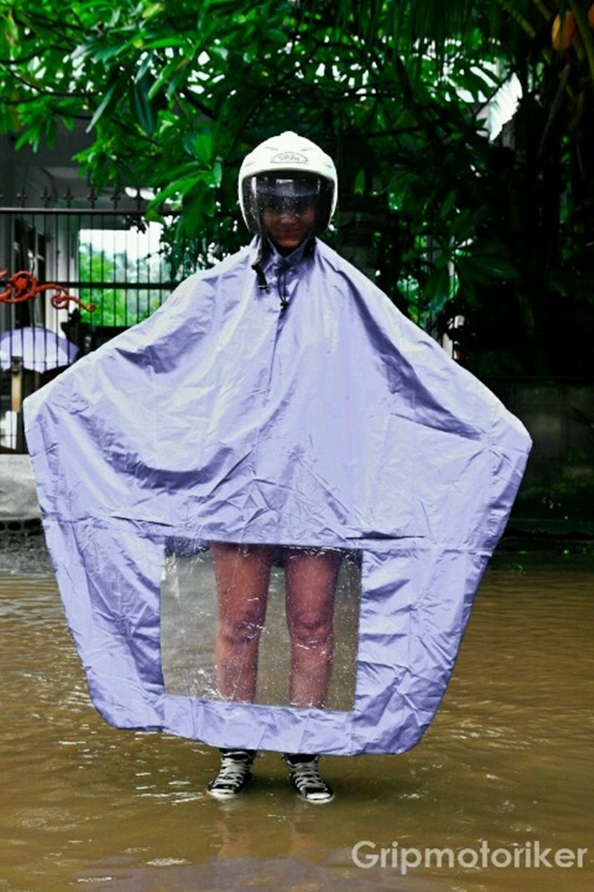 Menakjubkan 23+ Gambar Orang Pake Jas Hujan Lucu - Bari Gambar