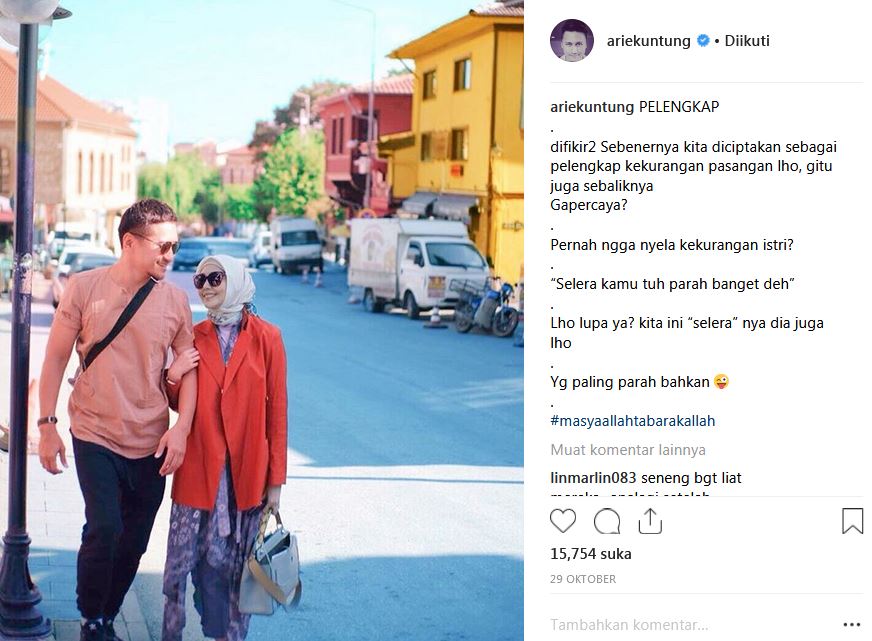 8 Caption lucu Arie Untung tentang sang istri ini bikin nyengir